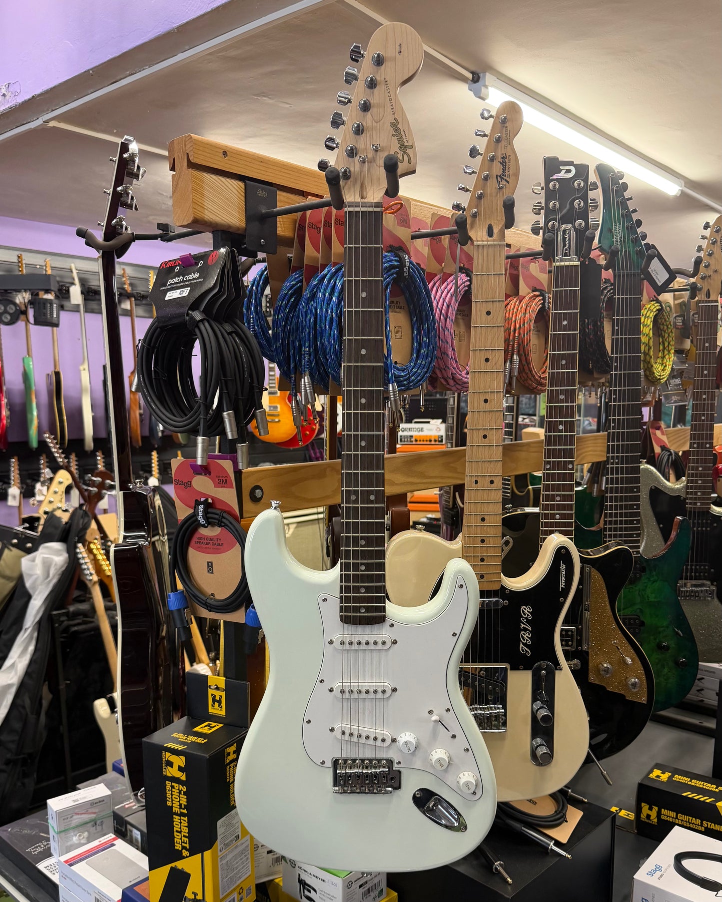 Squier FSR Affinity Series Stratocaster - Sonic Blue