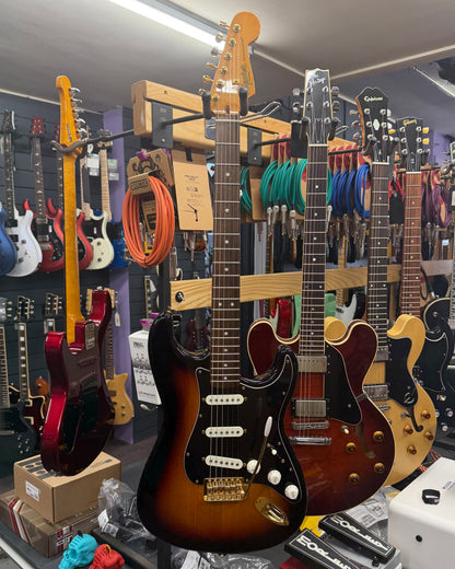 Squier Classic Vibe 60's Stratocaster Gold Hardware - 3-Tone Sunburst