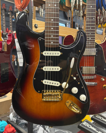 Squier Classic Vibe 60's Stratocaster Gold Hardware - 3-Tone Sunburst