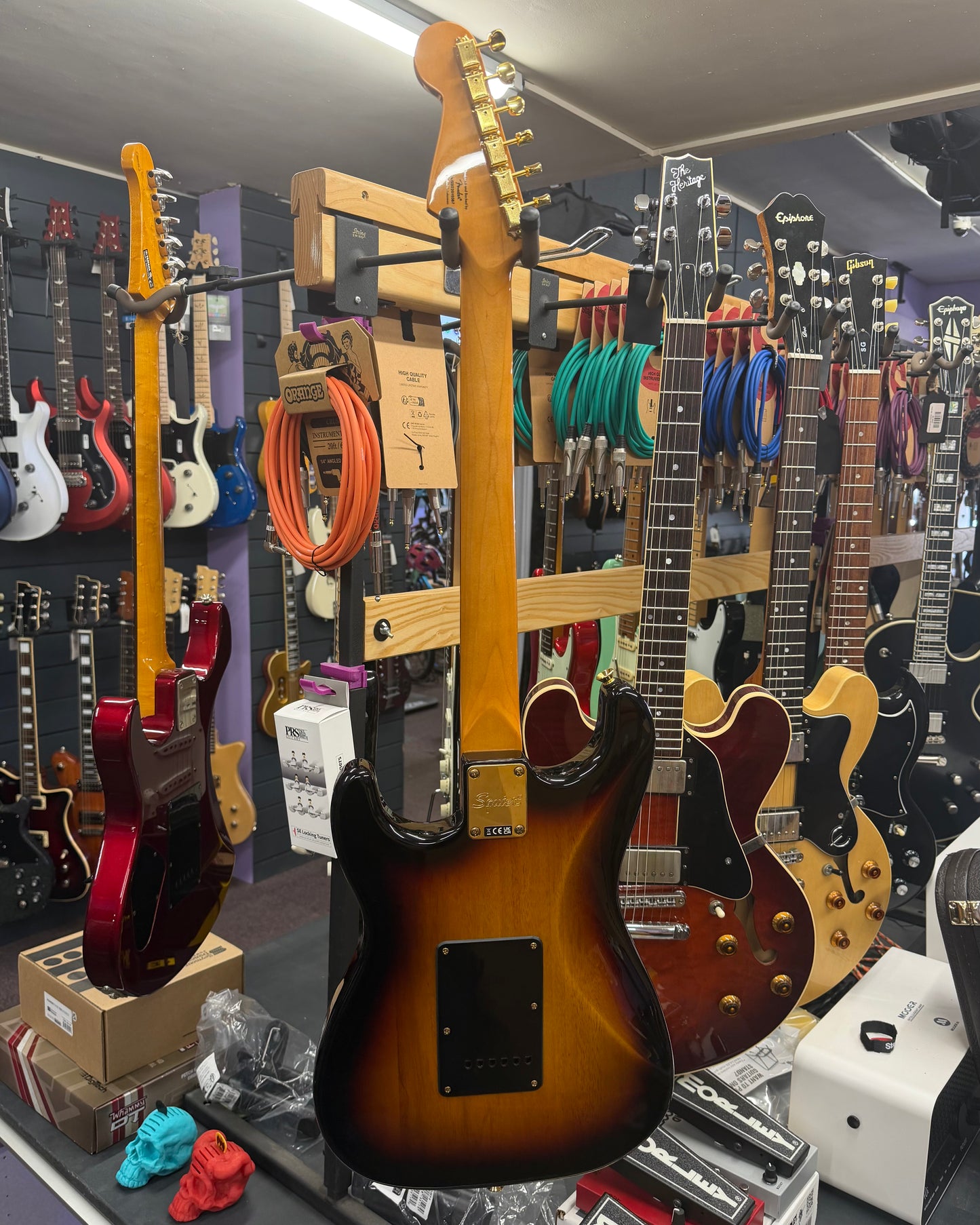 Squier Classic Vibe 60's Stratocaster Gold Hardware - 3-Tone Sunburst