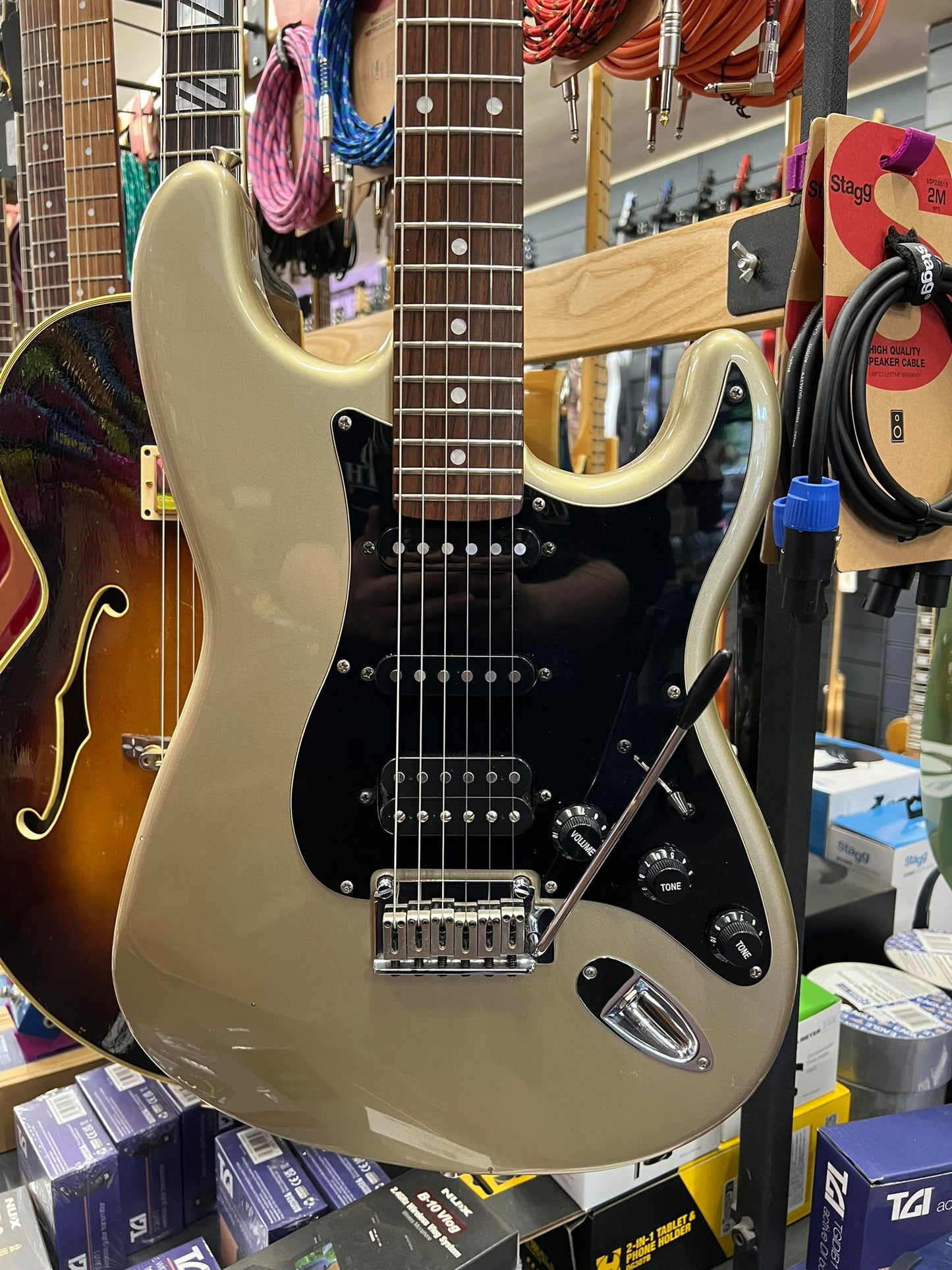 Squier Standard Series 20th Anniversary Stratocaster HSS - Shoreline Gold