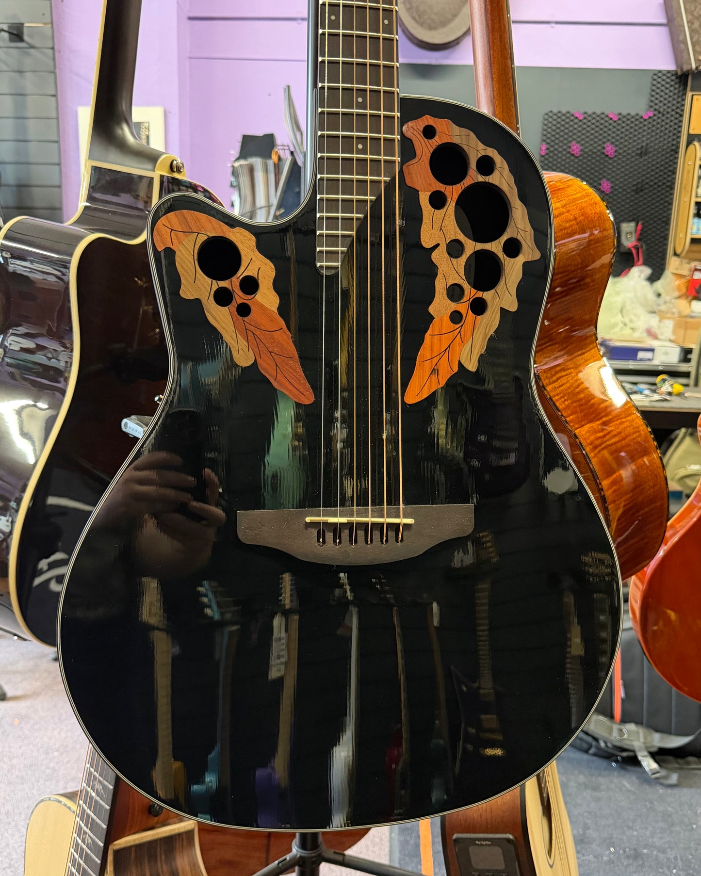 Ovation Celebrity CE-44L-5-G Left-Handed - Black Gloss
