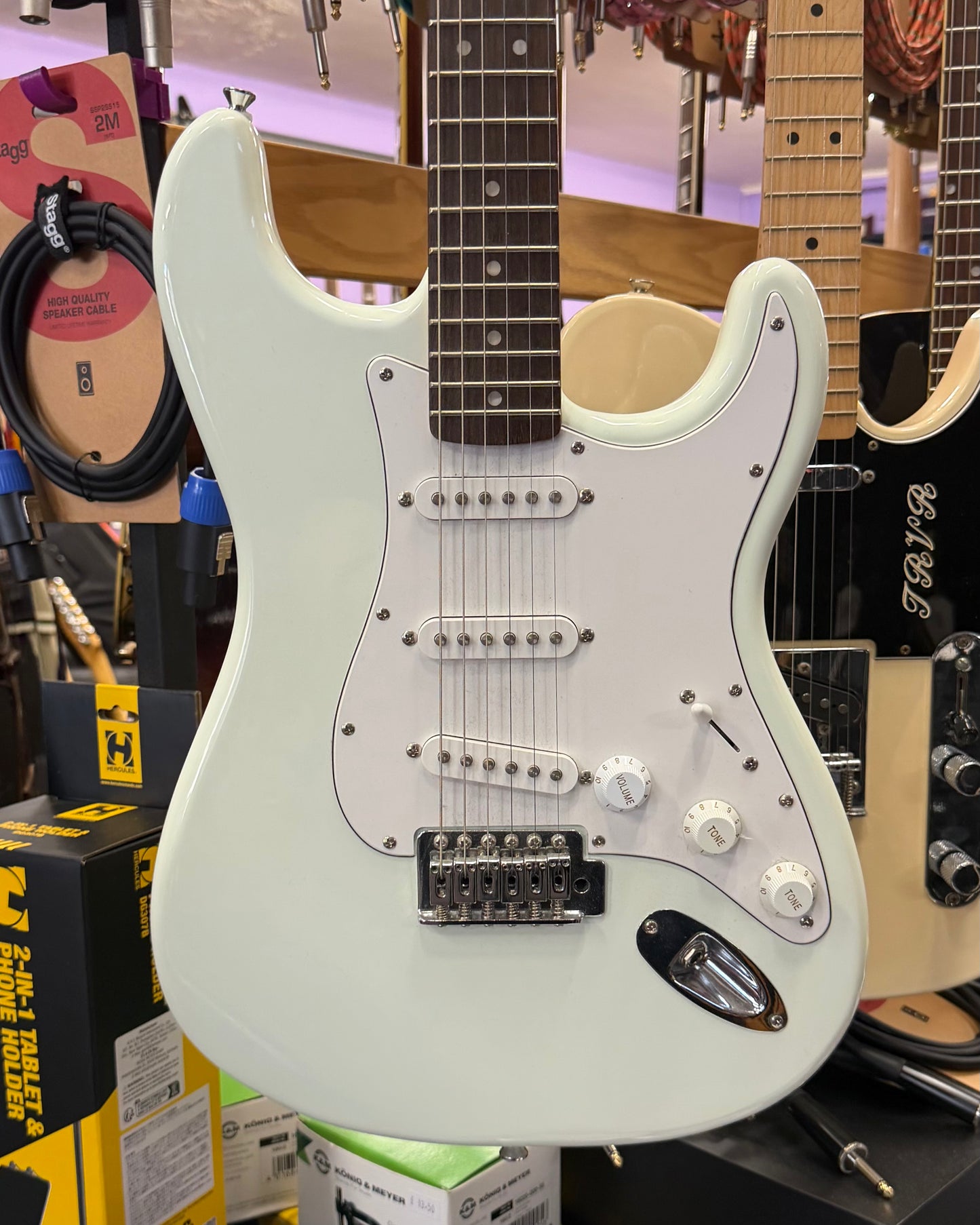 Squier FSR Affinity Series Stratocaster - Sonic Blue