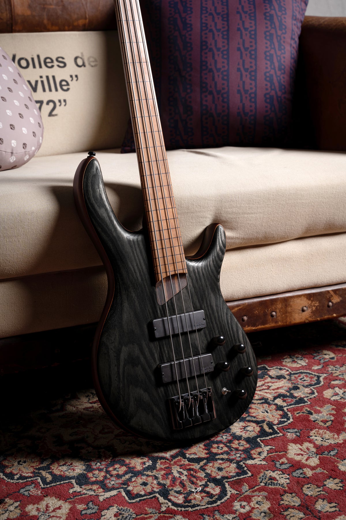Cort Artisan B4 Element FL - Trans Black