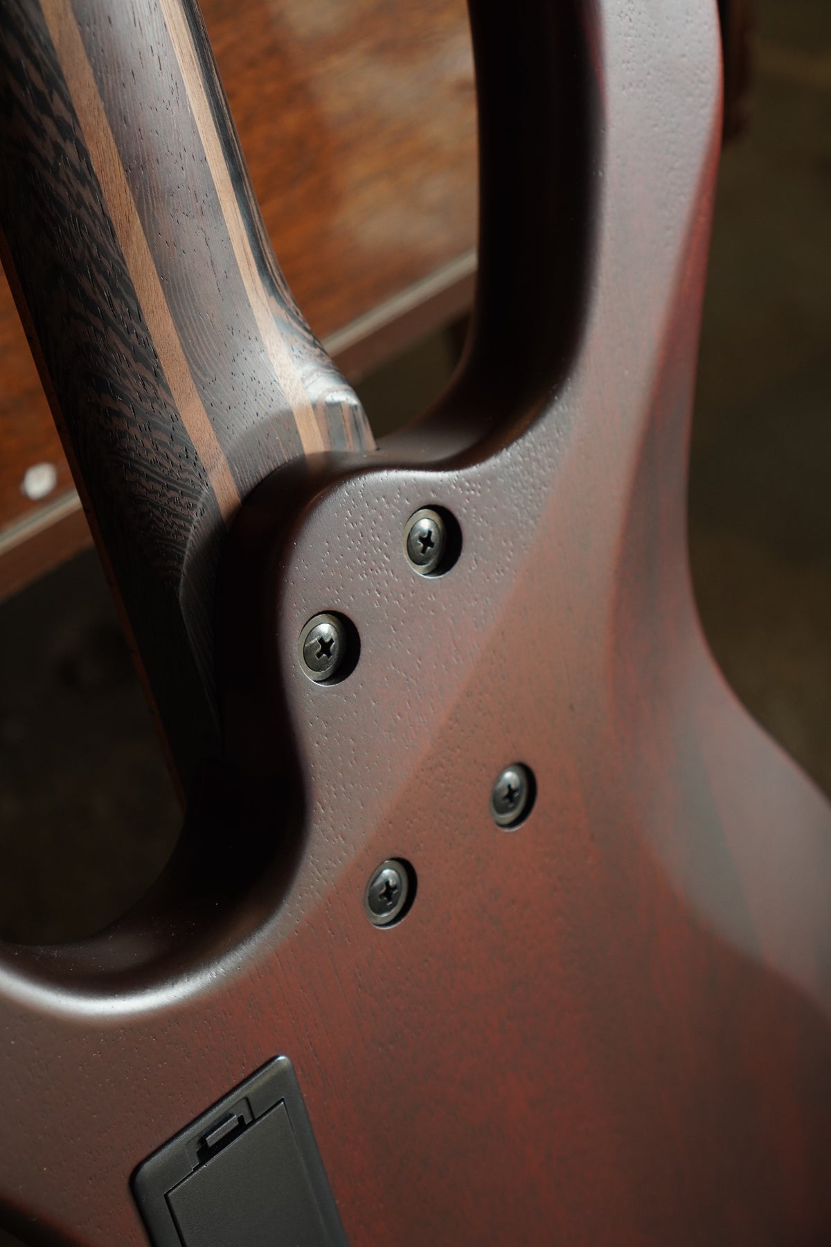 Cort Artisan B4 Element FL - Trans Black
