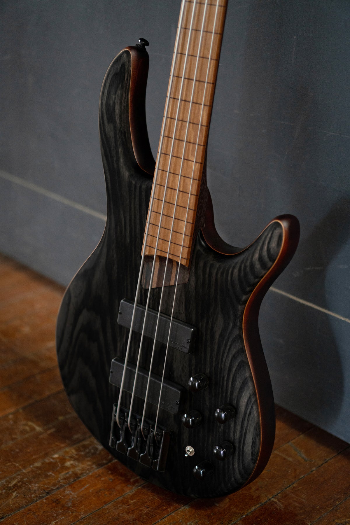 Cort Artisan B4 Element FL - Trans Black