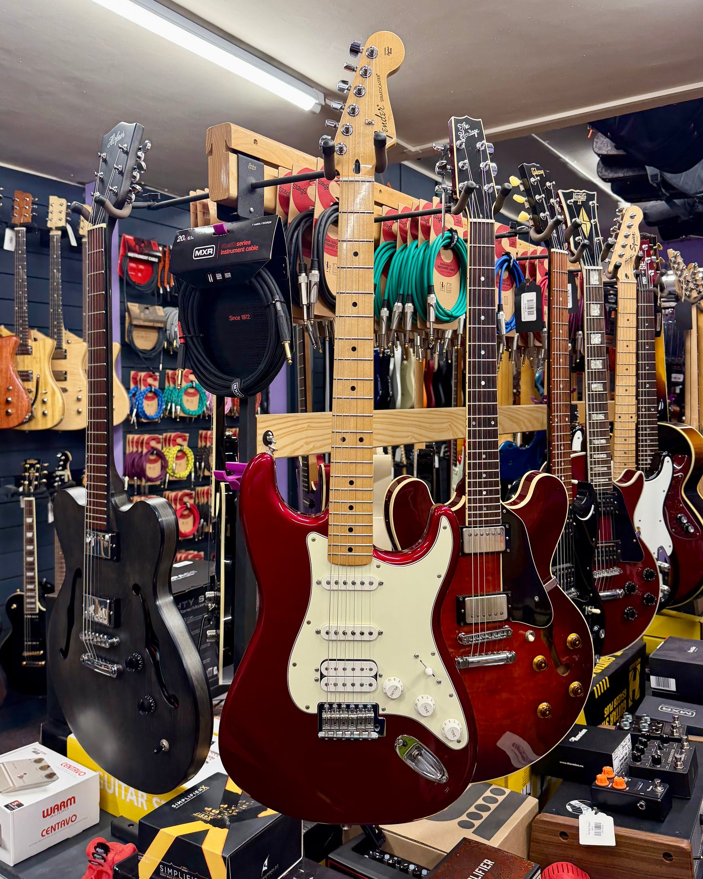 Fender MIM Stratocaster Standard - Candy Apple Red