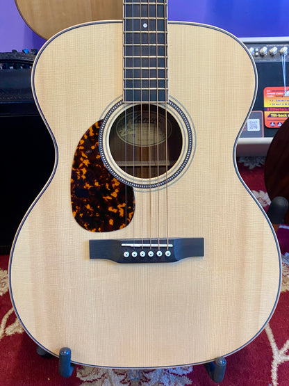 Larrivee OM-03-WL Moon Spruce - Natural