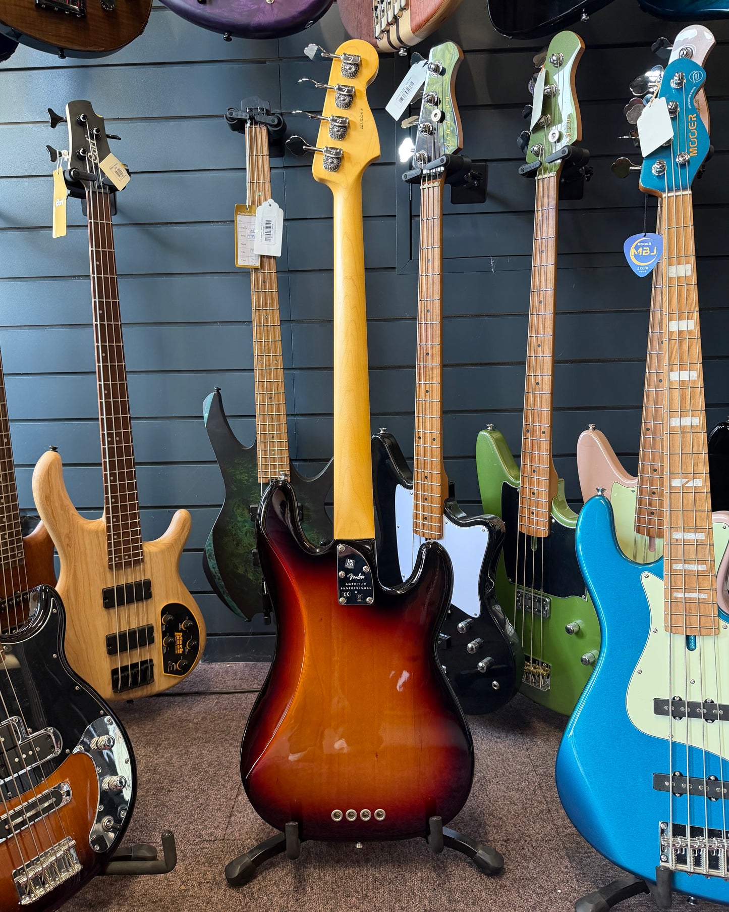 Fender American Professional II Precision Bass Left-Handed - 3-Tone Sunburst