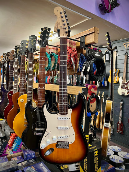 Squier Affinity Series Stratocaster Left Handed - 3 Tone Sunburst